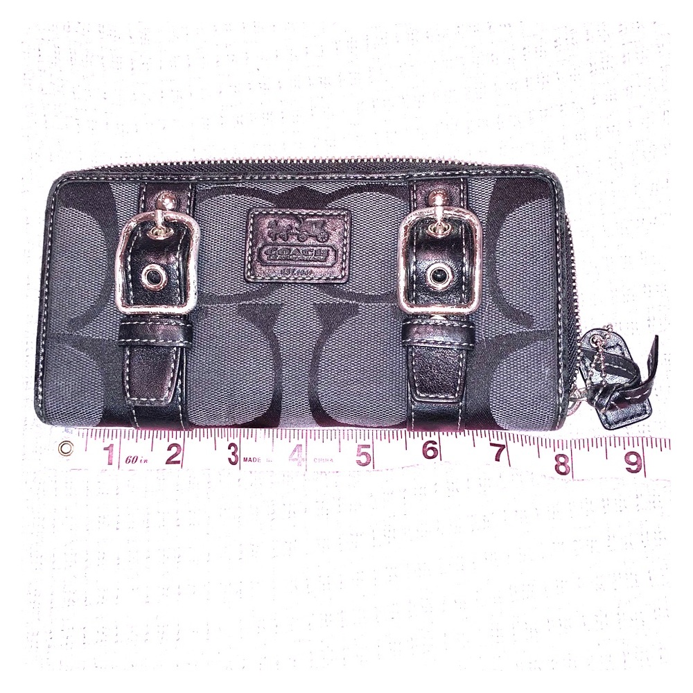 Authentic Rare Coach double buckle front wallet - Picture 1 of 4